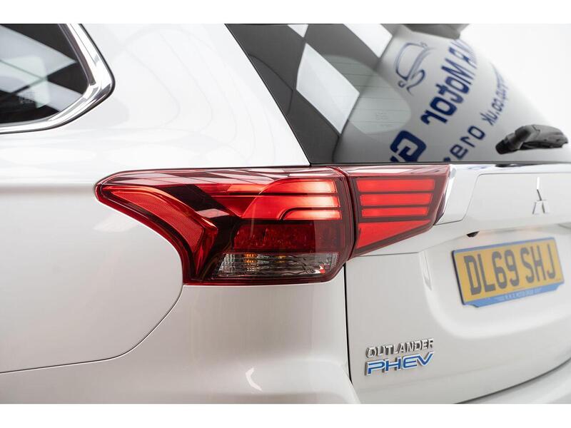 Mitsubishi Outlander 2.4h TwinMotor 13.8kWh Dynamic Safety CVT 4WD Euro 6 (s/s) 5dr - U785