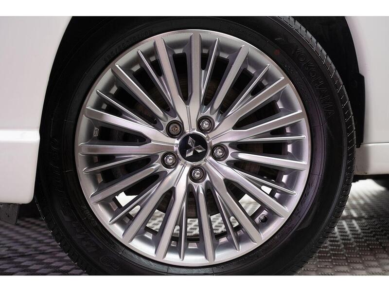 Mitsubishi Outlander 2.4h TwinMotor 13.8kWh Dynamic Safety CVT 4WD Euro 6 (s/s) 5dr - U785