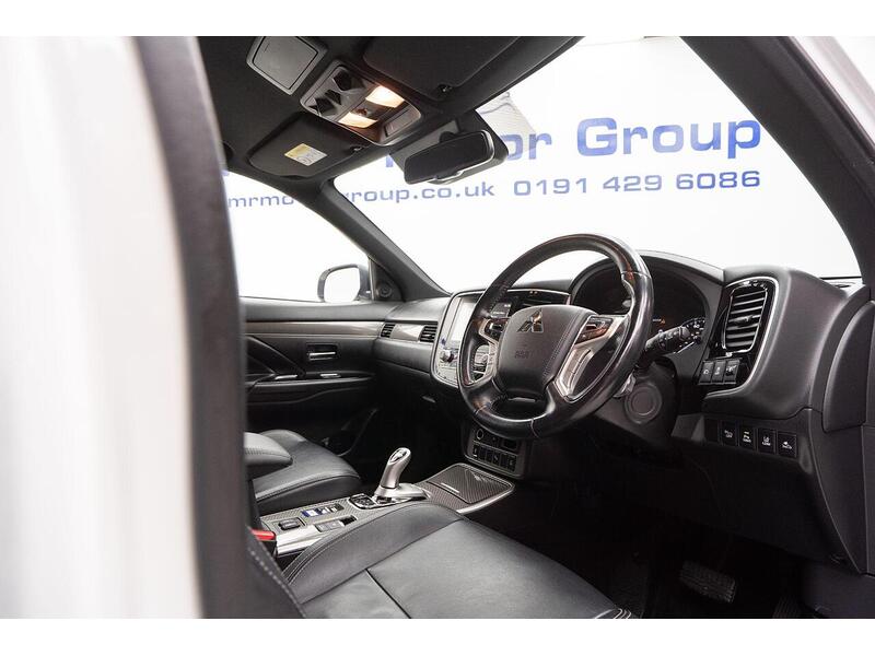 Mitsubishi Outlander 2.4h TwinMotor 13.8kWh Dynamic Safety CVT 4WD Euro 6 (s/s) 5dr - U785