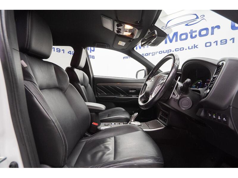 Mitsubishi Outlander 2.4h TwinMotor 13.8kWh Dynamic Safety CVT 4WD Euro 6 (s/s) 5dr - U785