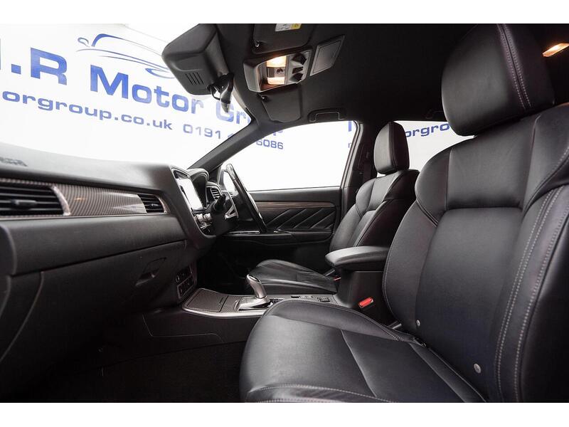 Mitsubishi Outlander 2.4h TwinMotor 13.8kWh Dynamic Safety CVT 4WD Euro 6 (s/s) 5dr - U785