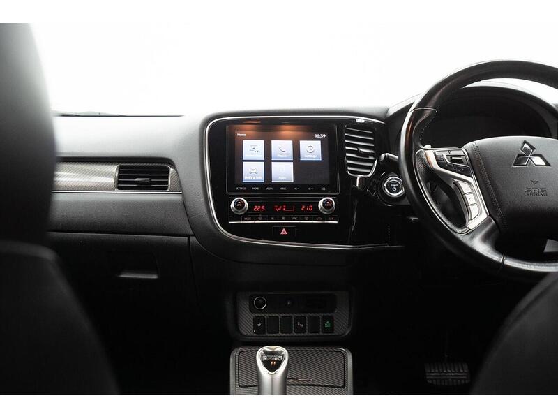 Mitsubishi Outlander 2.4h TwinMotor 13.8kWh Dynamic Safety CVT 4WD Euro 6 (s/s) 5dr - U785