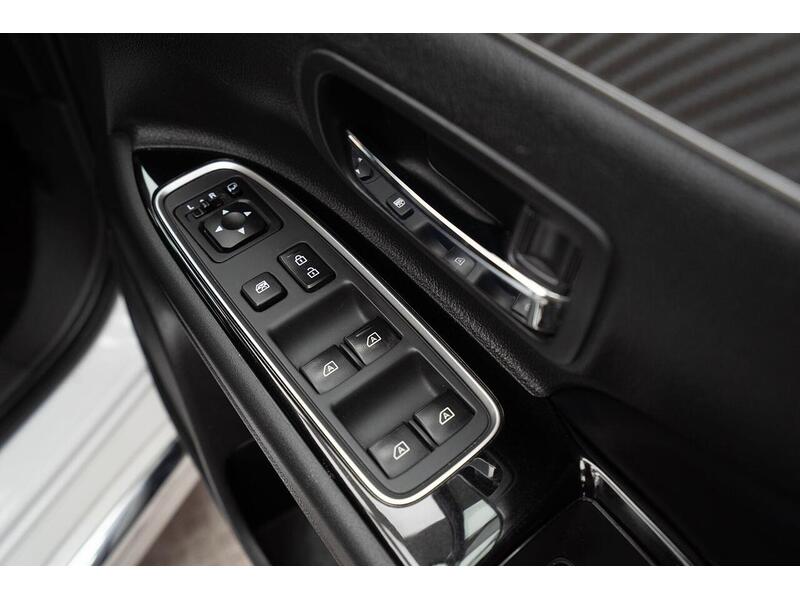 Mitsubishi Outlander 2.4h TwinMotor 13.8kWh Dynamic Safety CVT 4WD Euro 6 (s/s) 5dr - U785