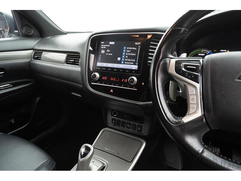 Mitsubishi Outlander 2.4h TwinMotor 13.8kWh Dynamic Safety CVT 4WD Euro 6 (s/s) 5dr - U785