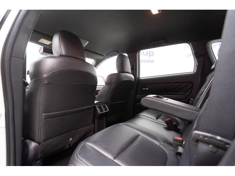 Mitsubishi Outlander 2.4h TwinMotor 13.8kWh Dynamic Safety CVT 4WD Euro 6 (s/s) 5dr - U785