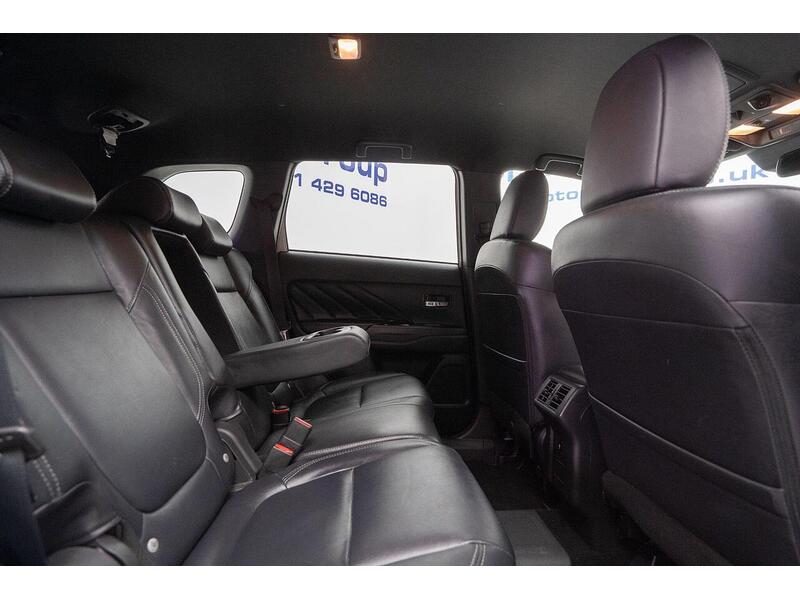 Mitsubishi Outlander 2.4h TwinMotor 13.8kWh Dynamic Safety CVT 4WD Euro 6 (s/s) 5dr - U785