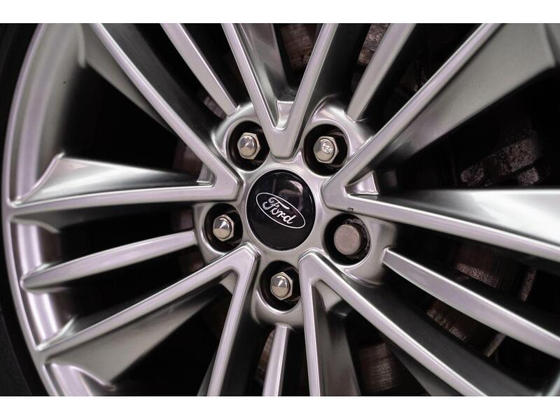 Ford Focus Focus Vignale Hatchback 1 Manual Petrol - U855