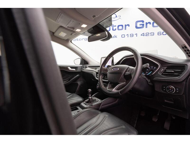 Ford Focus Focus Vignale Hatchback 1 Manual Petrol - U855