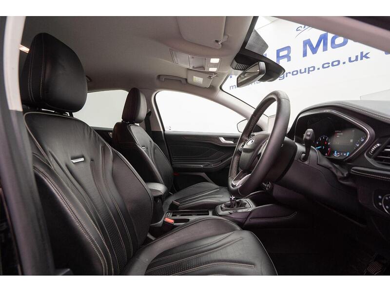 Ford Focus Focus Vignale Hatchback 1 Manual Petrol - U855