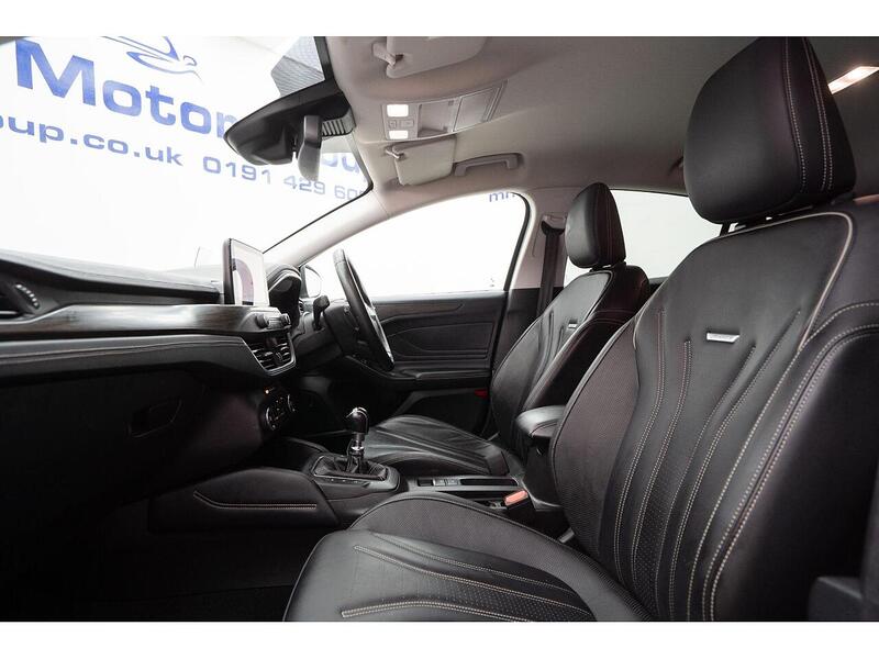 Ford Focus Focus Vignale Hatchback 1 Manual Petrol - U855