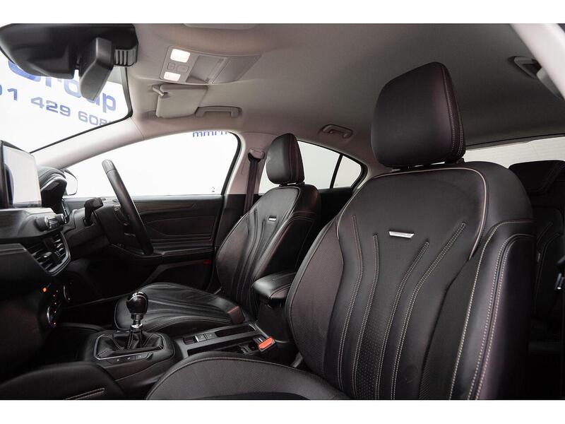 Ford Focus Focus Vignale Hatchback 1 Manual Petrol - U855