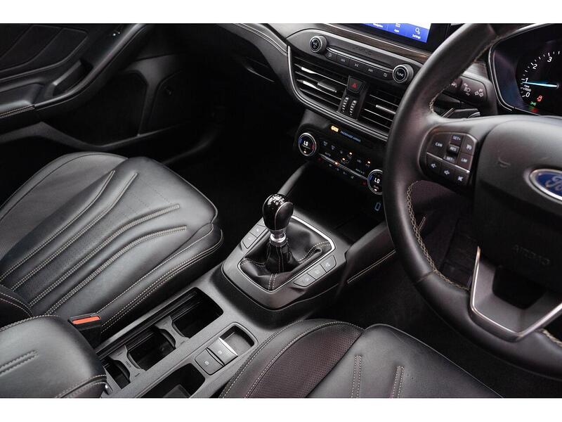 Ford Focus Focus Vignale Hatchback 1 Manual Petrol - U855
