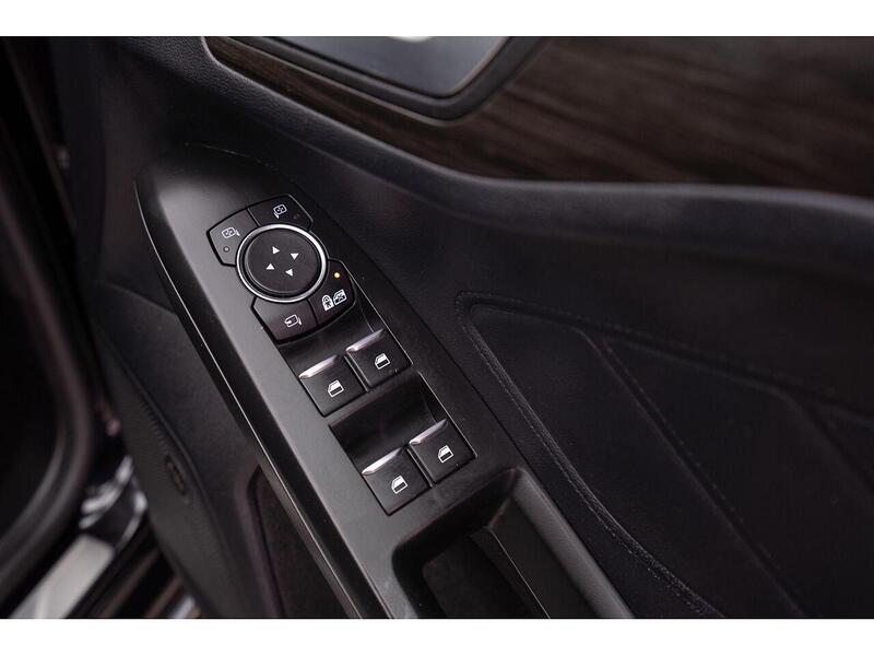 Ford Focus Focus Vignale Hatchback 1 Manual Petrol - U855