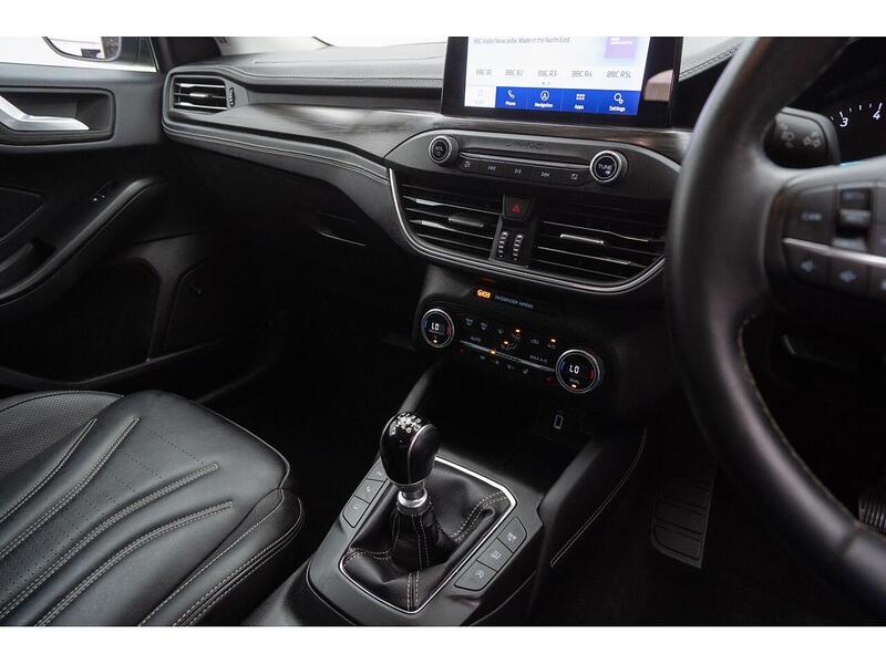 Ford Focus Focus Vignale Hatchback 1 Manual Petrol - U855