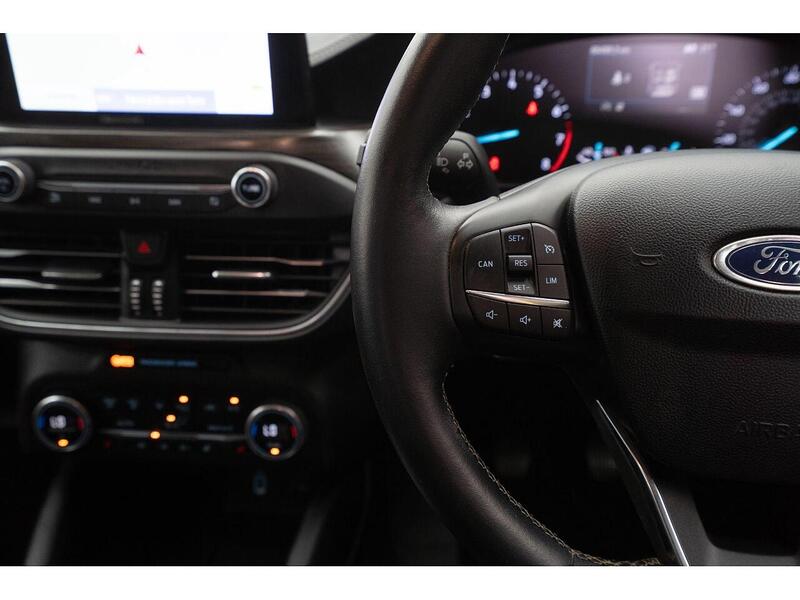 Ford Focus Focus Vignale Hatchback 1 Manual Petrol - U855