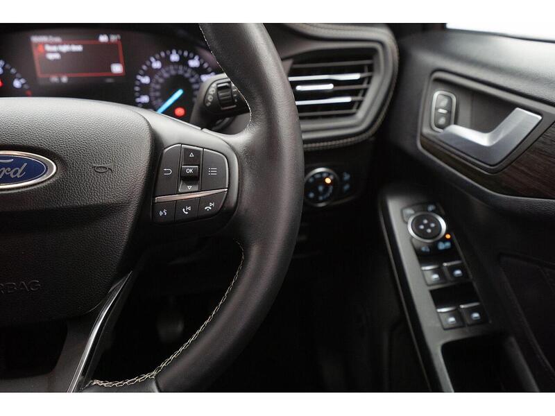 Ford Focus Focus Vignale Hatchback 1 Manual Petrol - U855