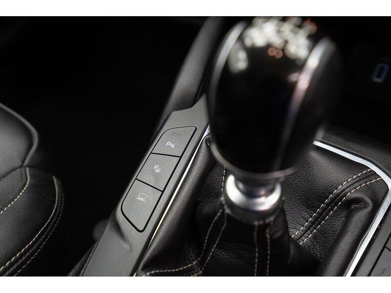 Ford Focus Focus Vignale Hatchback 1 Manual Petrol - U855