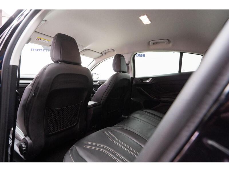 Ford Focus Focus Vignale Hatchback 1 Manual Petrol - U855