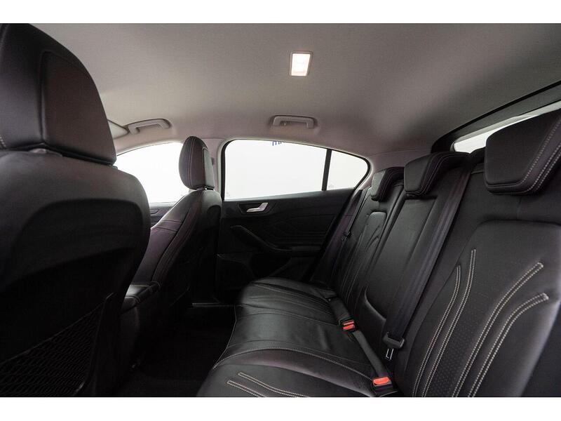 Ford Focus Focus Vignale Hatchback 1 Manual Petrol - U855