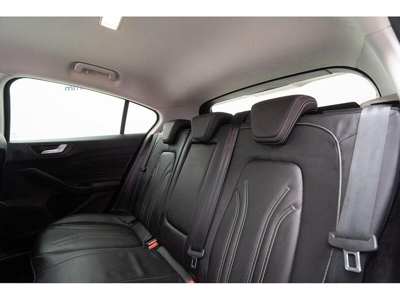 Ford Focus Focus Vignale Hatchback 1 Manual Petrol - U855