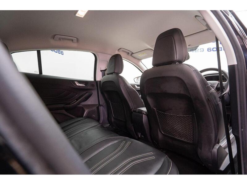 Ford Focus Focus Vignale Hatchback 1 Manual Petrol - U855