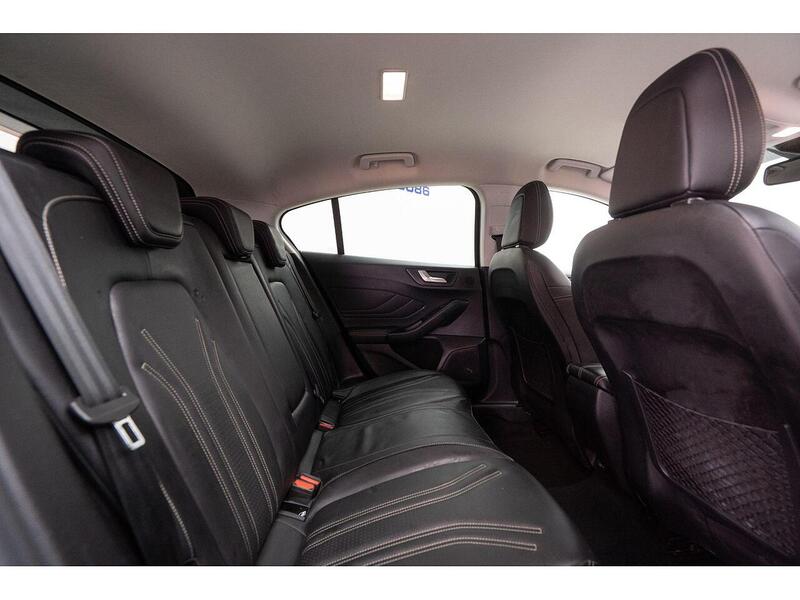 Ford Focus Focus Vignale Hatchback 1 Manual Petrol - U855