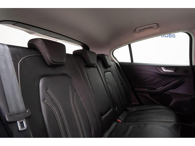 Ford Focus Focus Vignale Hatchback 1 Manual Petrol - U855