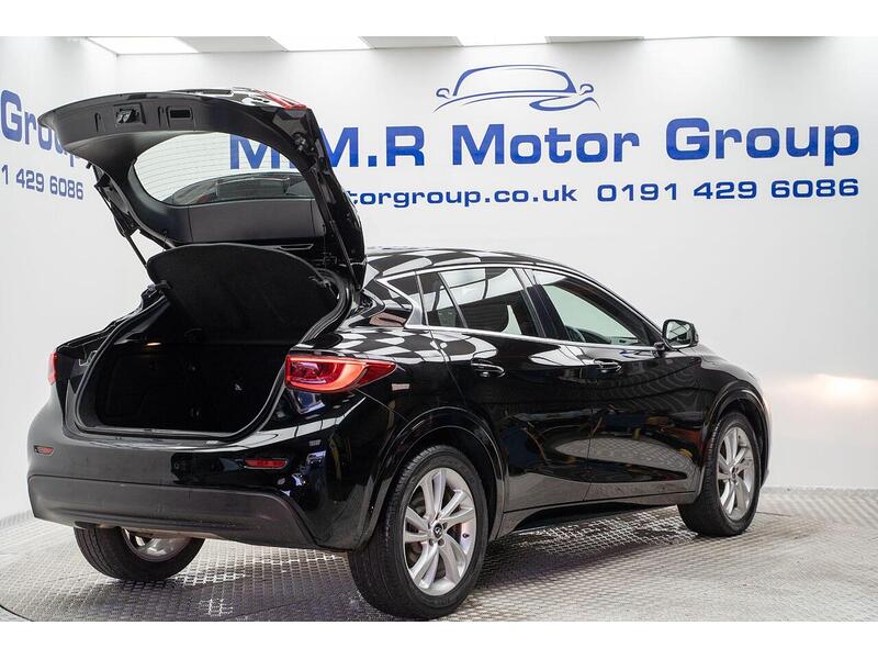 Infiniti Q30 Q30 Business Executive Hatchback 1 Manual Diesel - U864