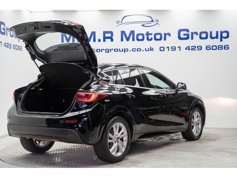 Infiniti Q30 Q30 Business Executive Hatchback 1 Manual Diesel - U864