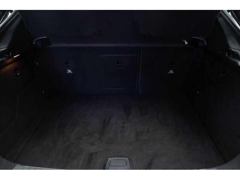 Infiniti Q30 Q30 Business Executive Hatchback 1 Manual Diesel - U864