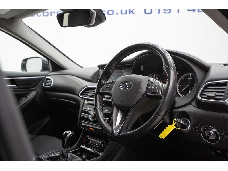 Infiniti Q30 Q30 Business Executive Hatchback 1 Manual Diesel - U864