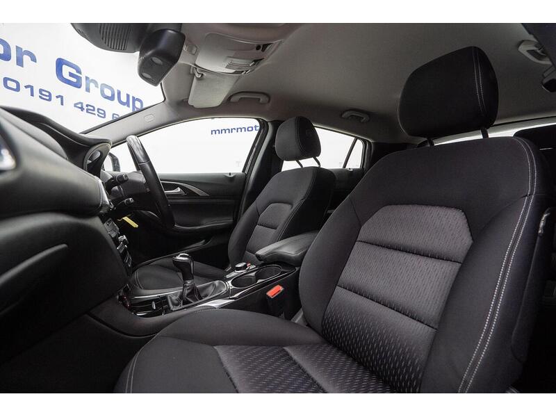 Infiniti Q30 Q30 Business Executive Hatchback 1 Manual Diesel - U864