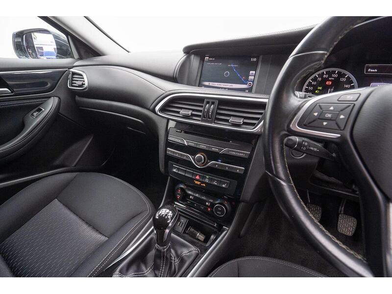 Infiniti Q30 Q30 Business Executive Hatchback 1 Manual Diesel - U864