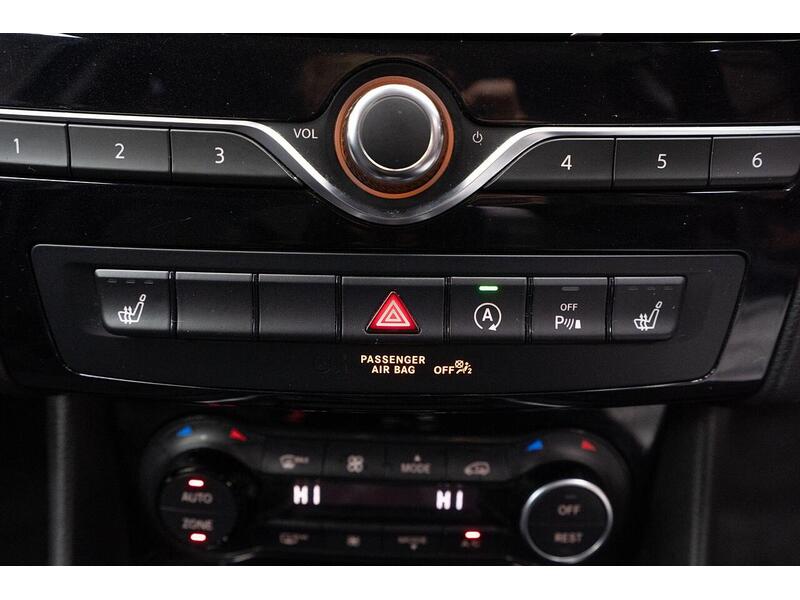 Infiniti Q30 Q30 Business Executive Hatchback 1 Manual Diesel - U864