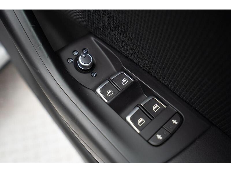 Audi Q3 1.4 TFSI CoD S line Edition Euro 6 (s/s) 5dr - U915