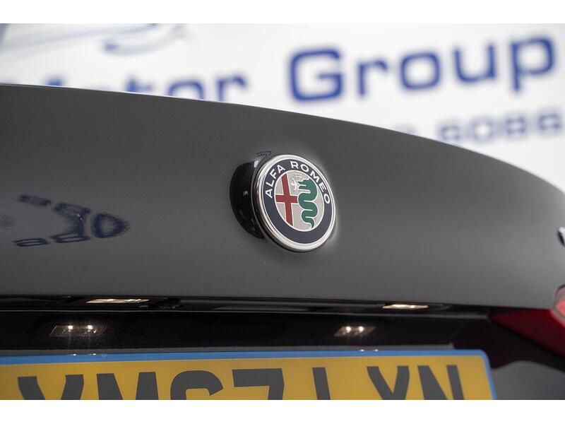 Alfa Romeo Giulia 2.2 TD Speciale Auto Euro 6 (s/s) 4dr - U970