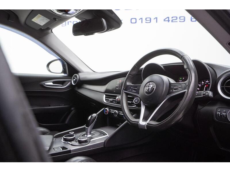 Alfa Romeo Giulia 2.2 TD Speciale Auto Euro 6 (s/s) 4dr - U970