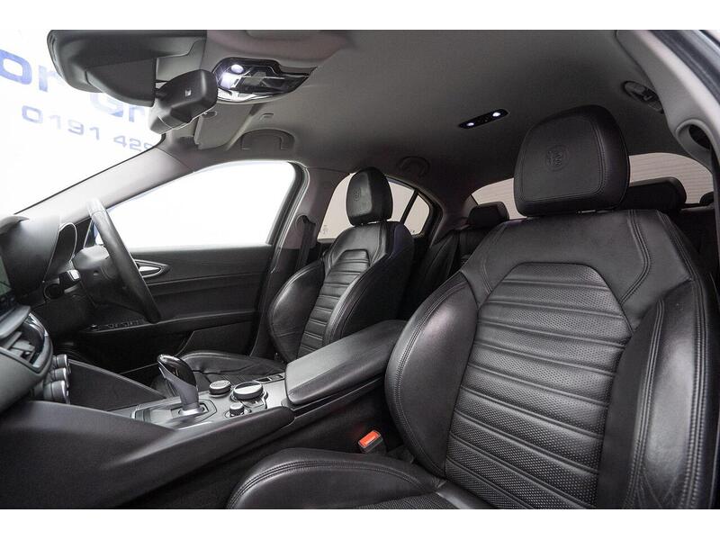 Alfa Romeo Giulia 2.2 TD Speciale Auto Euro 6 (s/s) 4dr - U970