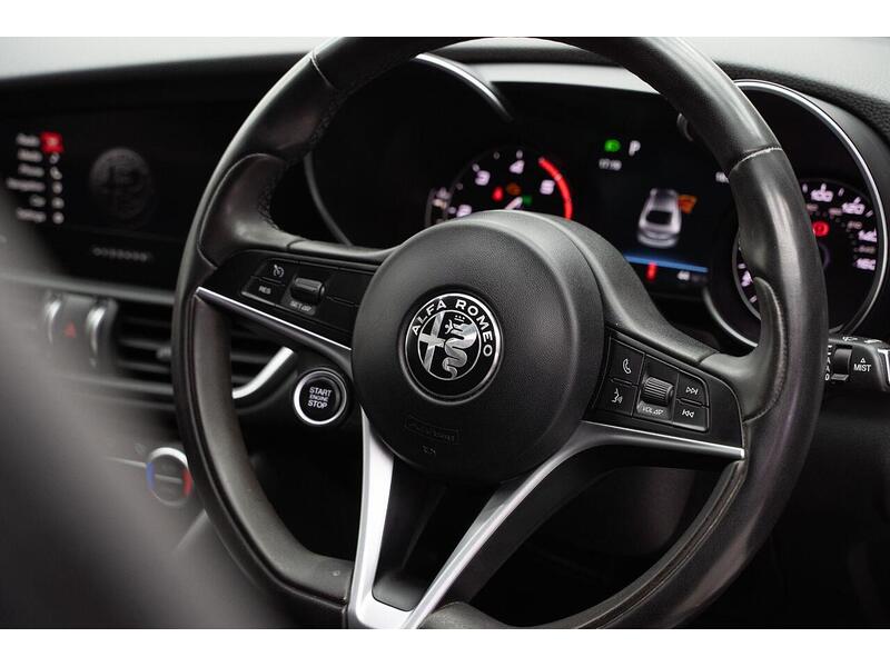 Alfa Romeo Giulia 2.2 TD Speciale Auto Euro 6 (s/s) 4dr - U970