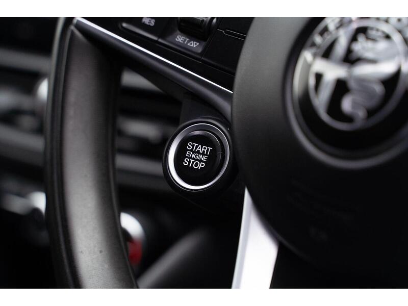 Alfa Romeo Giulia 2.2 TD Speciale Auto Euro 6 (s/s) 4dr - U970