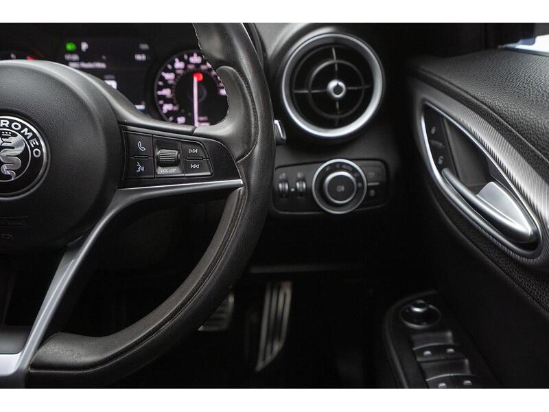 Alfa Romeo Giulia 2.2 TD Speciale Auto Euro 6 (s/s) 4dr - U970