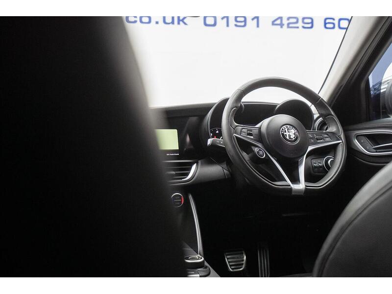 Alfa Romeo Giulia 2.2 TD Speciale Auto Euro 6 (s/s) 4dr - U970