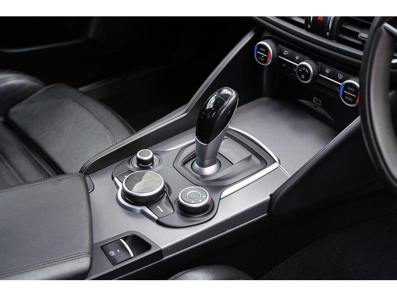 Alfa Romeo Giulia 2.2 TD Speciale Auto Euro 6 (s/s) 4dr - U970