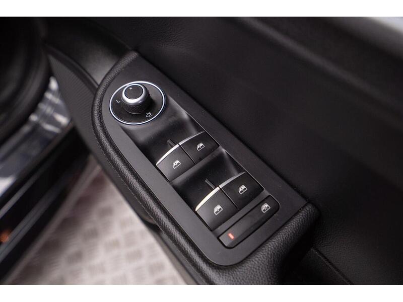 Alfa Romeo Giulia 2.2 TD Speciale Auto Euro 6 (s/s) 4dr - U970