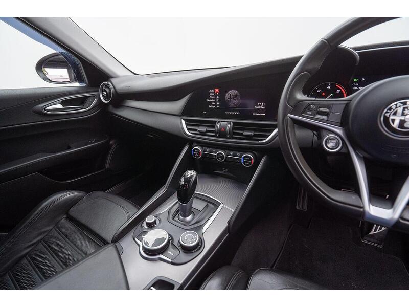 Alfa Romeo Giulia 2.2 TD Speciale Auto Euro 6 (s/s) 4dr - U970