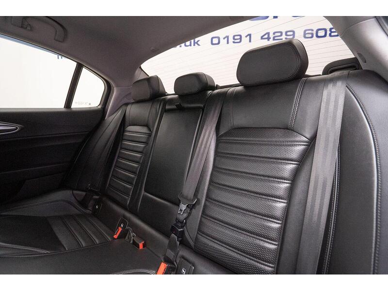 Alfa Romeo Giulia 2.2 TD Speciale Auto Euro 6 (s/s) 4dr - U970