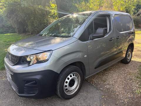 1.5 BlueHDi 1000 Professional Premium + Standard Panel Van 5dr Diesel Manual SWB Euro 6 100bhp 1.5 5dr Panel Van Manual Diesel
