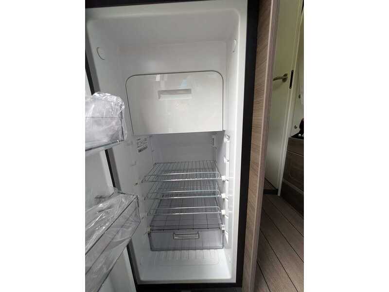 VanTourer 600D VT 600D- Automatic with Pop-top! - N35