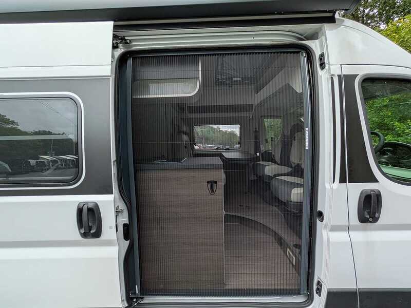 VanTourer 600D VT 600D- Automatic with Pop-top! - N35
