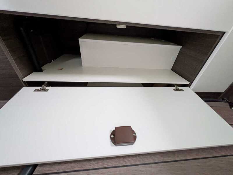 VanTourer 600D VT 600D- Automatic with Pop-top! - N35